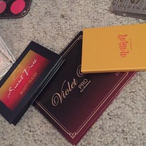 3 eyeshadow books !!!